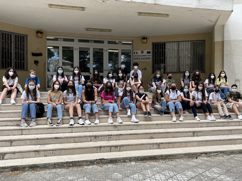 Alla scuola media Vittorio Emanuele III Dante Alighieri inizia